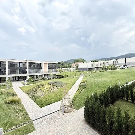 Апартамент Moreni - A Peaceful Retreat W Vitosha View & Free Parking София
